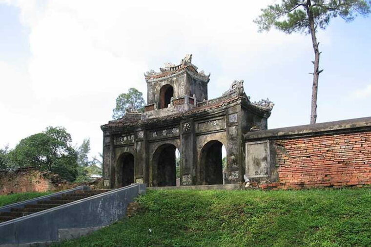 hue-half-day-thuy-bieu-village-cycling-adventure