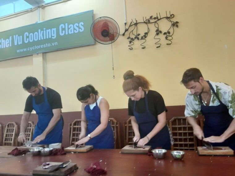 hue-traditional-cooking-class-w-local-family-market-trip