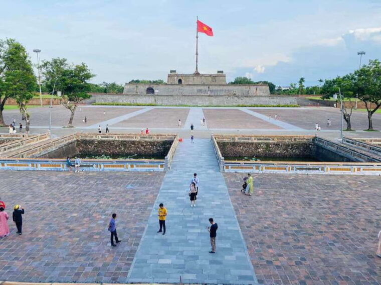 hue-walking-tour-to-imperial-city-and-dong-ba-market