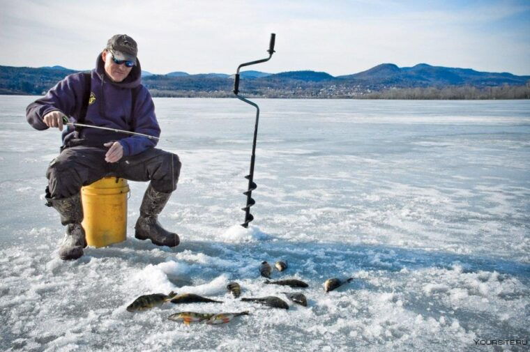 ice-fishing-adventure-in-levi-with-salmon-soup