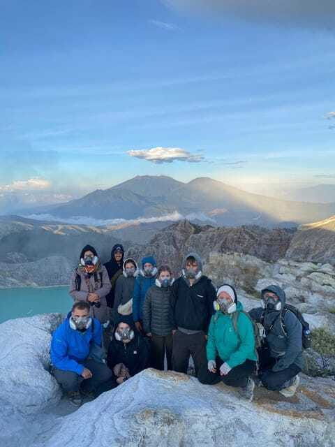 ijen-volcano-sunrise-trekking-sharing