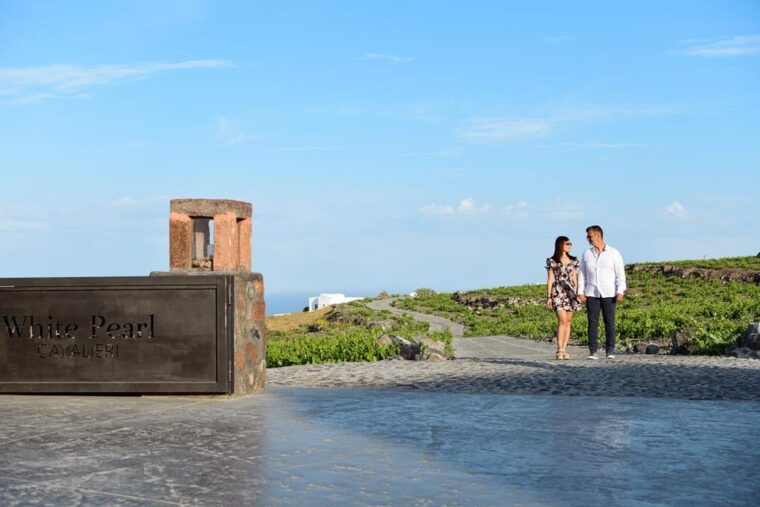 imerovigli-premium-wine-tasting-with-caldera-and-sea-views