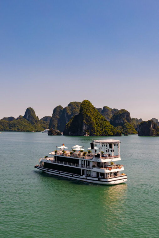 iris-cruise-ha-long-bay-explore-legacy-voyages