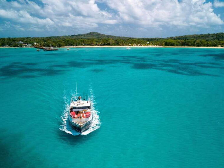 isla-mujeres-catamaran-ride-with-open-bar-snorkel-and-lunch