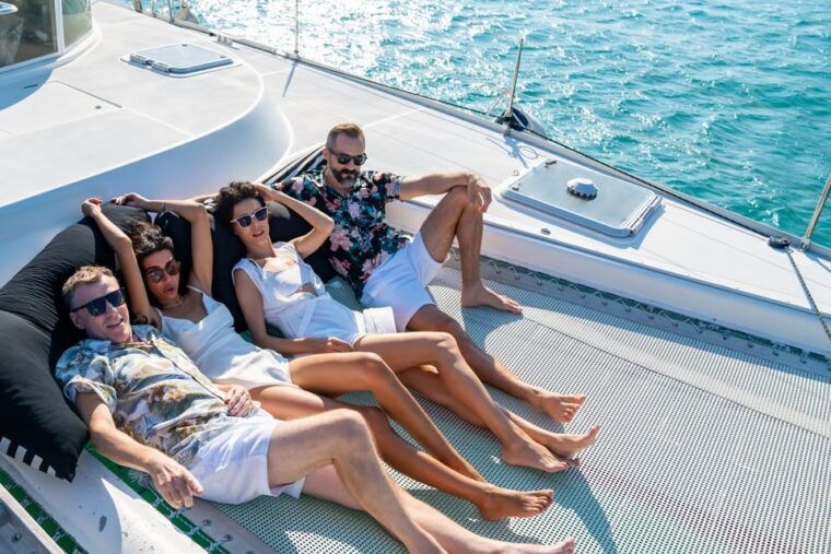 isla-mujeres-catamaran-snorkeling-open-bar-and-buffet