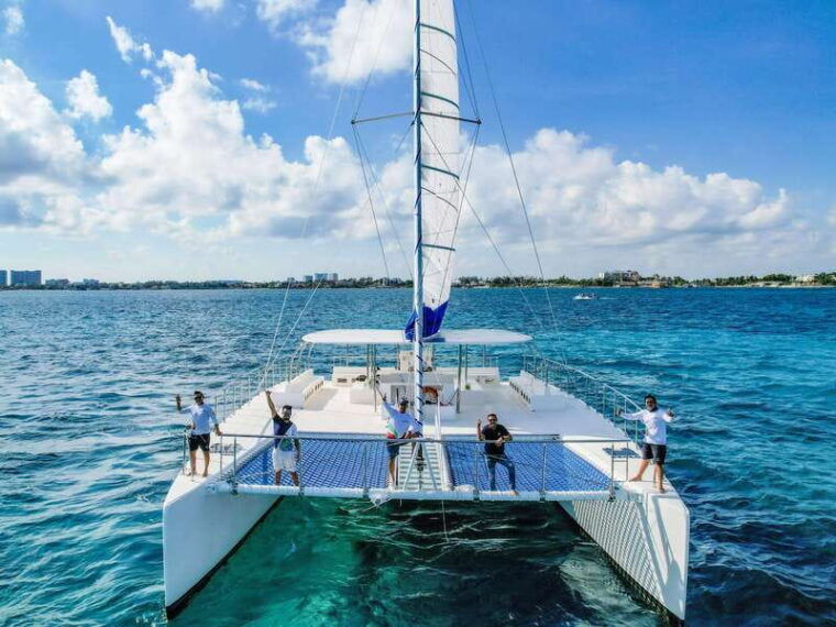 isla-mujeres-catamaran-with-open-bar-snorkeling-and-lunch
