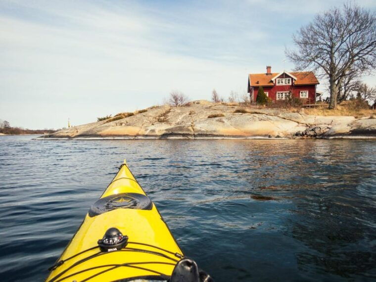 island-hopping-by-kayak-wild-camping-archipelago-escape