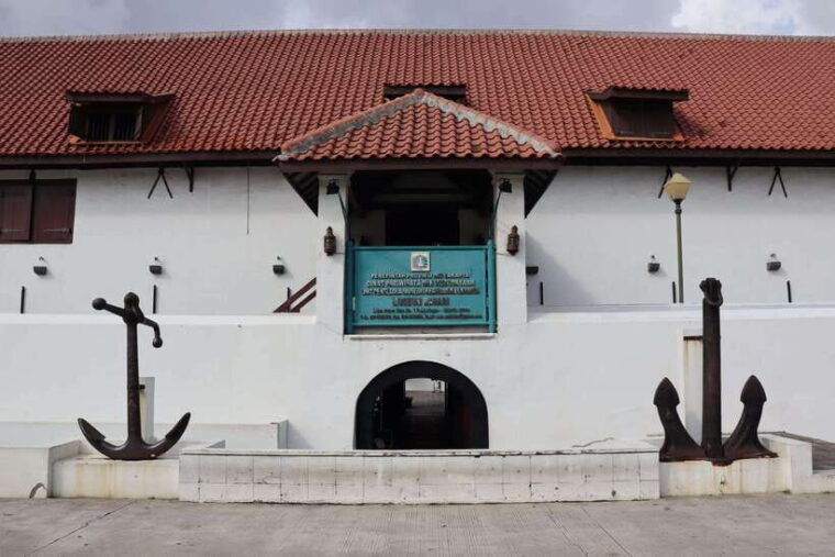 jakarta-old-town-tour-with-batik-workshop