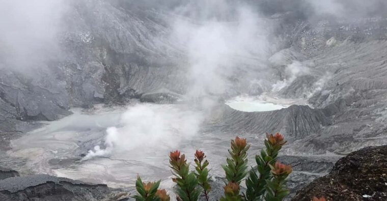 jakarta-volcano-tea-rice-fields-hot-spring-local-food