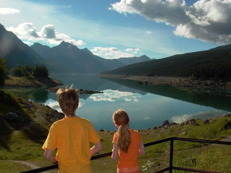 jasper-maligne-valley-wildlife-watching-boat-tour