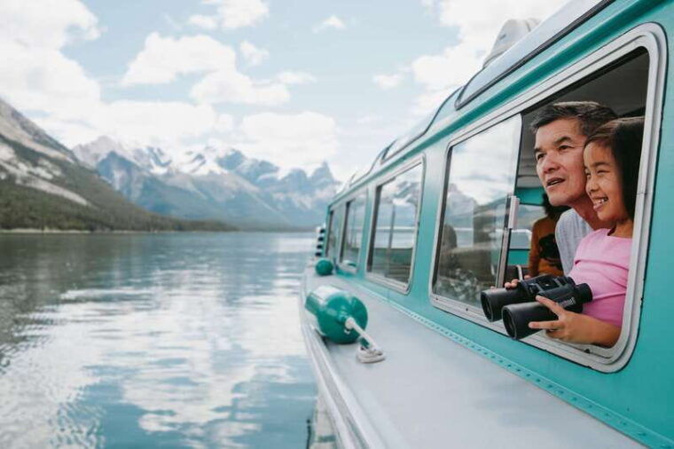 jasper-national-park-maligne-lake-cruise-with-guide
