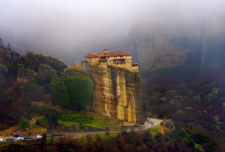 kalabaka-meteora-monasteries-minibus-tour-with-photo-stops