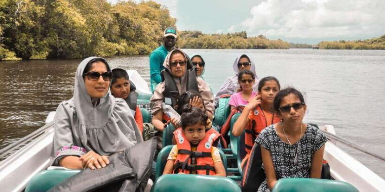 kalutara-turtle-hatchery-visit-boat-safari-and-galle-tour