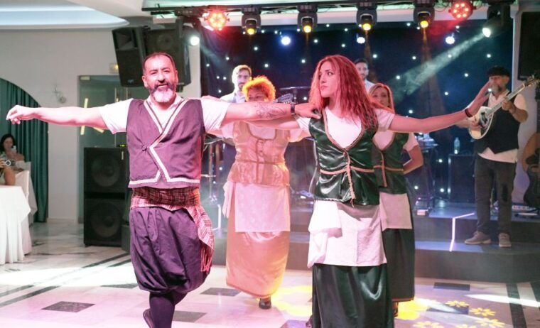 kamari-greek-show-buffet-dinner-and-drinks-at-dimitris