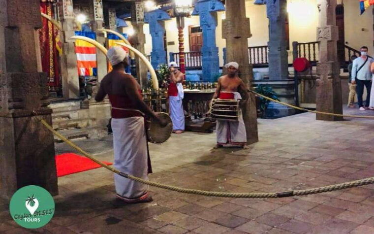 kandy-city-explore-with-local-guide-by-tuktuk