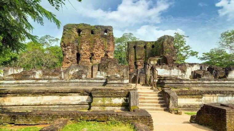 kandy-polonnaruwa-and-sigiriya-private-day-tour