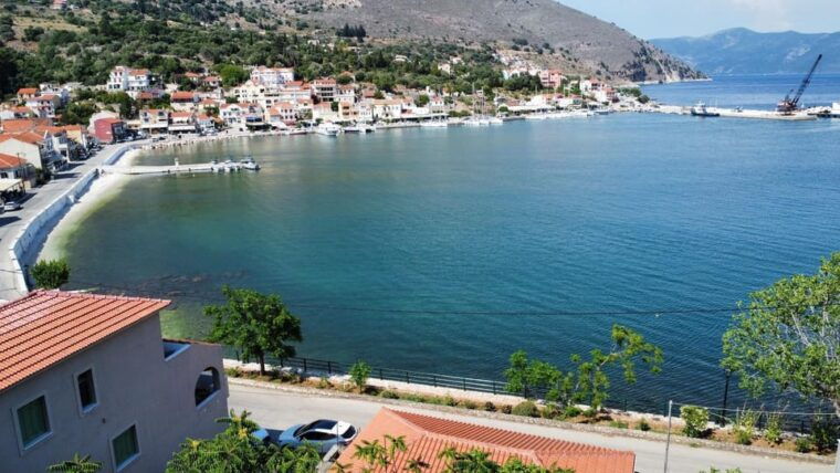 kefalonia-half-day-tour-melissani-drogarati-myrtos-beach