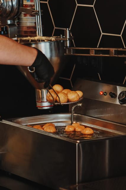 kefalonia-island-traditional-loukoumades-tasting