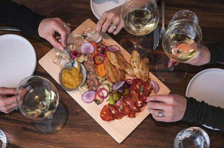 kelowna-sunset-sip-wine-tour
