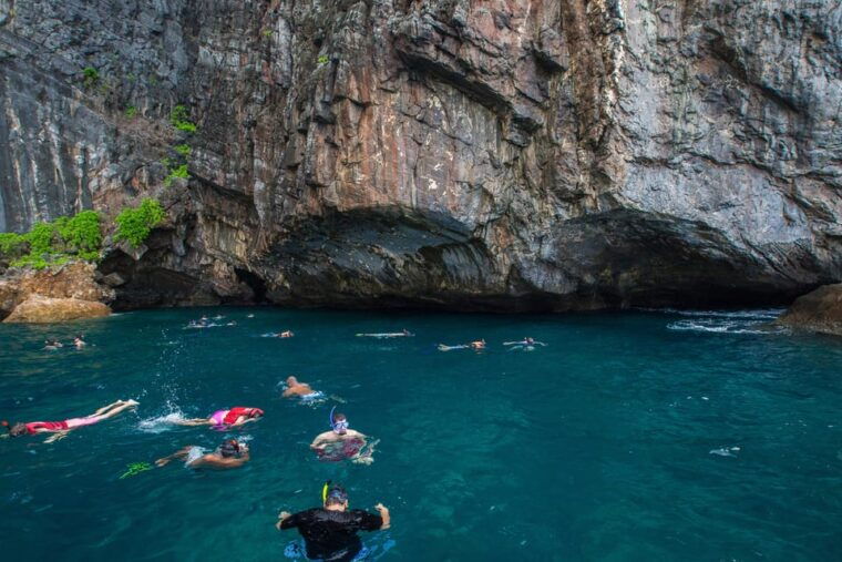 khaolak-early-bird-to-phi-phi-island-maya-bay-with-lunch