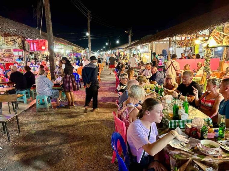 khaolakfinger-food-guided-tour-with-cabaret-show