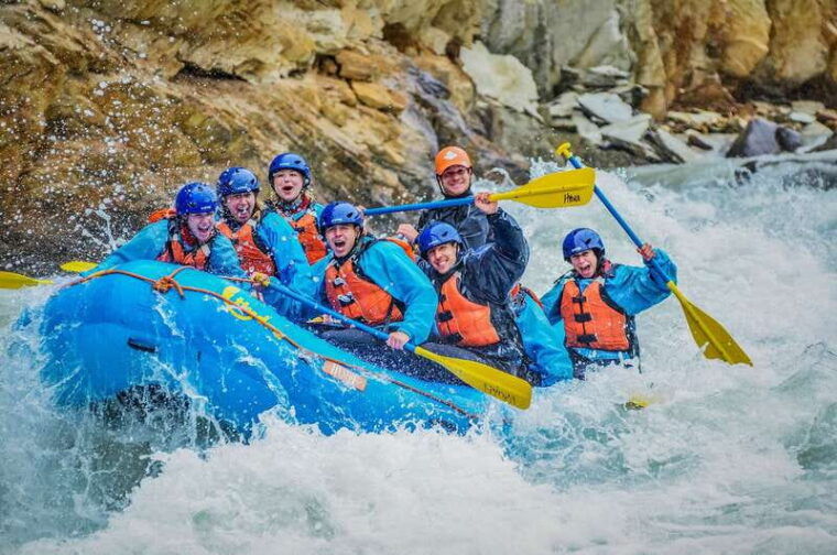 kicking-horse-river-whitewater-rafting-experience