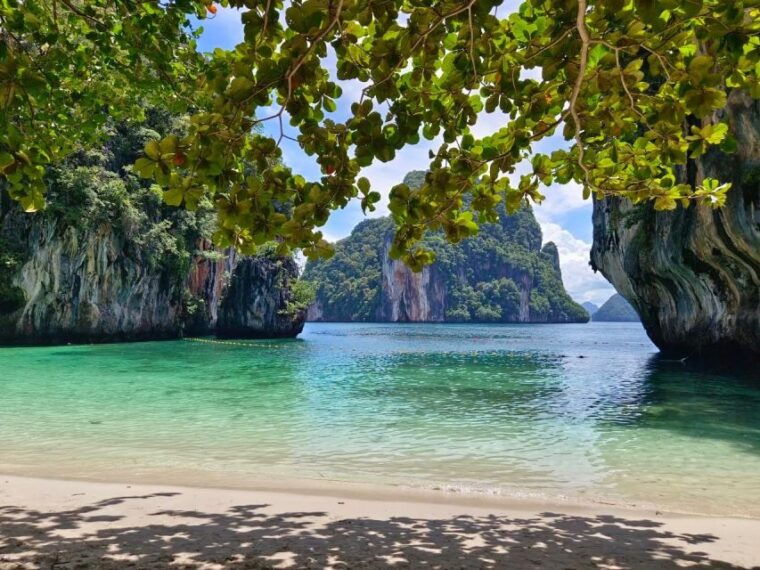 krabi-hong-island-by-luxury-vintage-boat