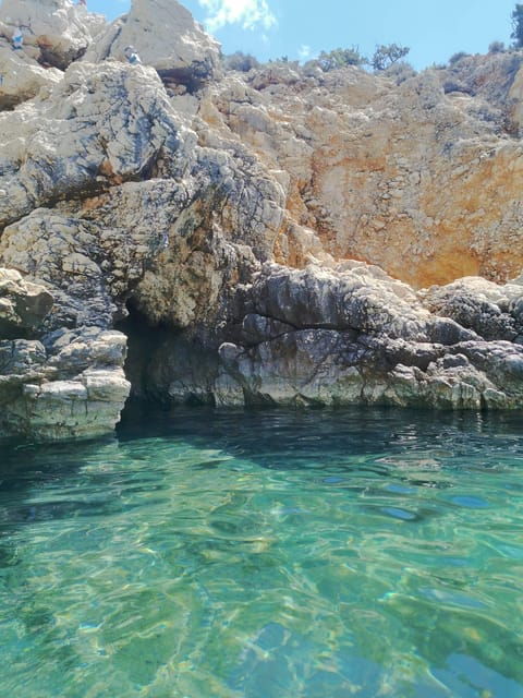 krk-krusija-bay-blue-cave-and-golden-beach-boat-trip