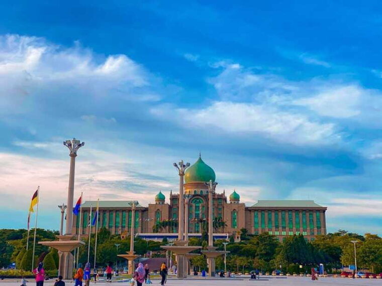 kuala-lumpur-putrajaya-tour-with-pink-mosque-river-cruise