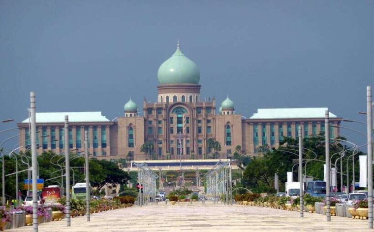 kuala-lumpur-putrajaya-tour-with-traditional-boat-cruise