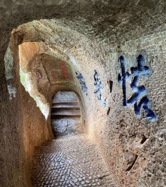 kunming-yunnan-ethnic-village-western-hills-private-tour