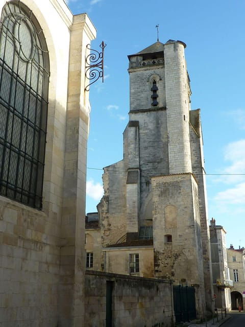 la-rochelle-old-town-and-vieux-port-guided-walking-tour
