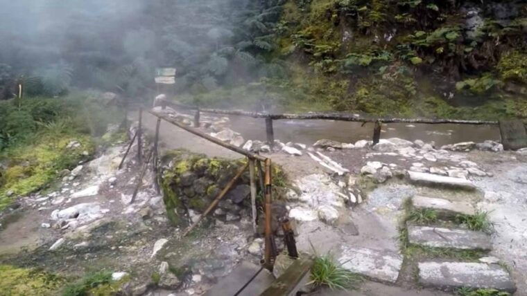 lagoa-do-fogo-guided-volcano-geo-tour-w-hotsprings-bathing-2