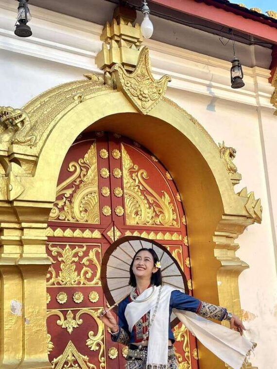 laos-traditional-costume