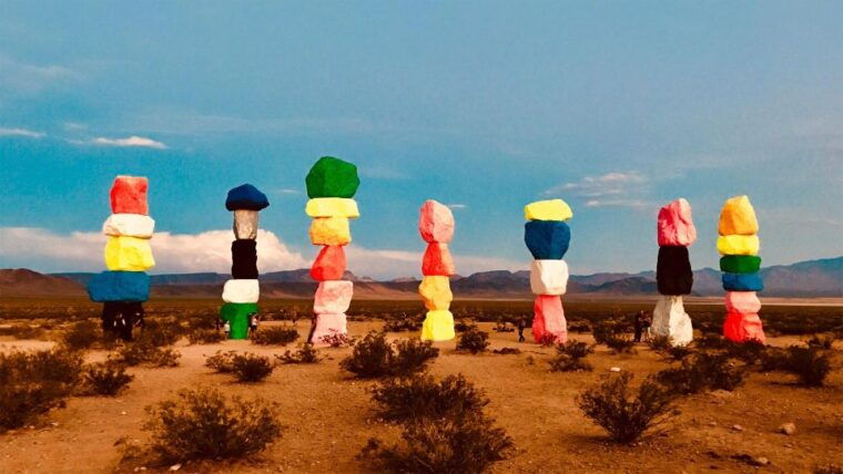 las-vegas-mojave-desert-7-magic-mountains-vegas-sign-tour