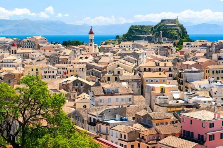 lets-get-lost-in-the-alleys-of-corfu-old-town