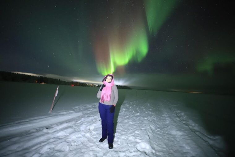 levi-aurora-borealis-bus-snowshoe-tour-with-hot-drink