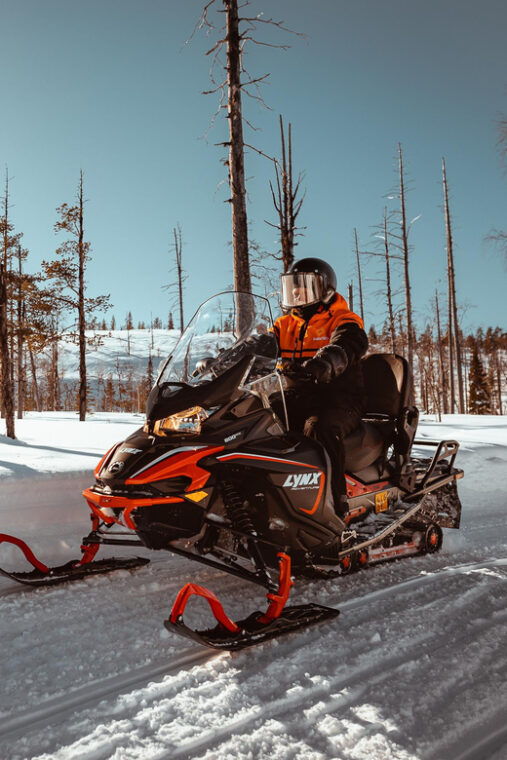 levi-full-day-snowmobile-safari-to-wilderness