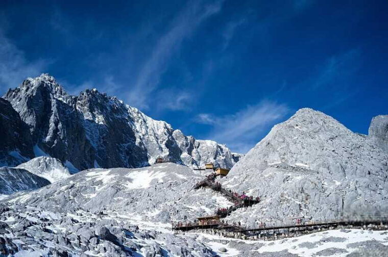 lijiang-jade-dragon-snow-mountain-and-blue-moon-valley-tour