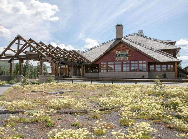 lodging-at-old-faithful-yellowstonegrand-teton-5-day-tour-2