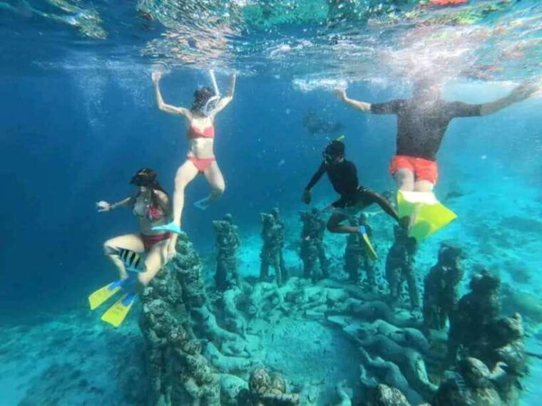 lombok-gili-islands-glass-bottom-boat-tour-with-snorkeling