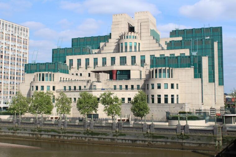 london-james-bond-filming-locations-bus-tour