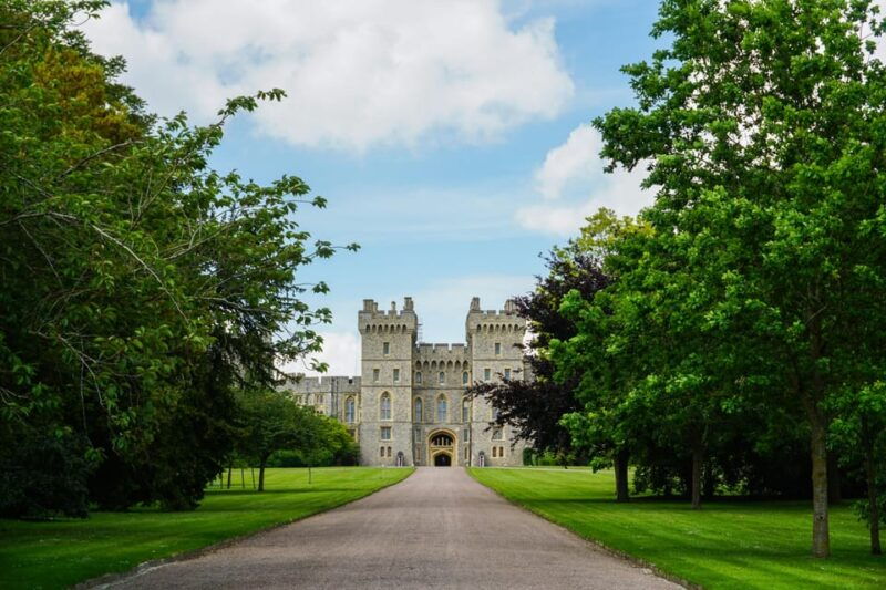 london-private-tour-to-windsor-castle-stonehenge-bath