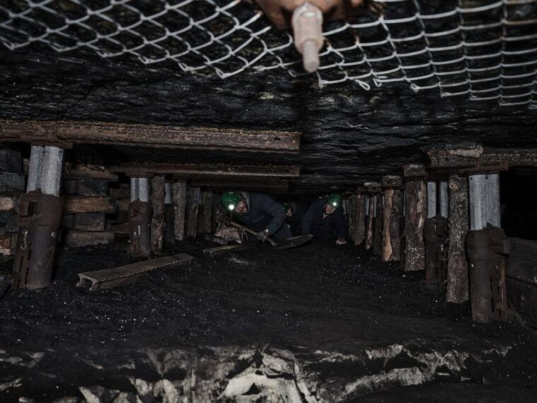 longyearbyen-historic-coal-mine-tour-at-gruve-3