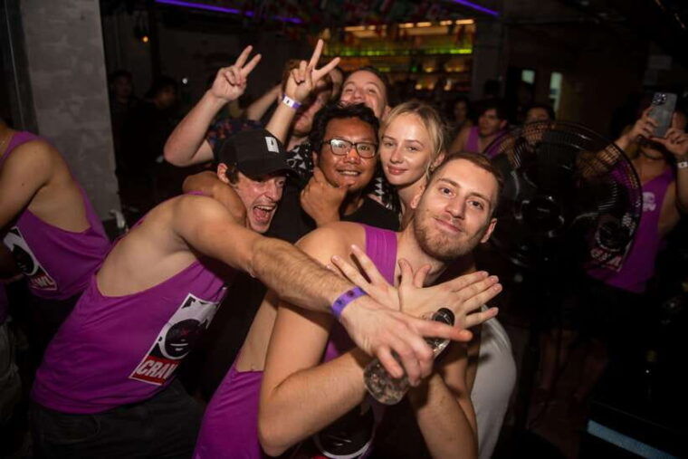 mad-monkey-bangkok-pub-crawl