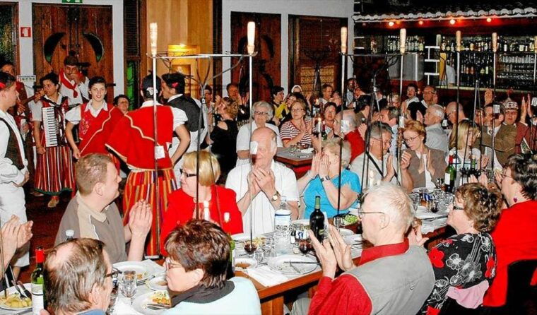 madeira-by-night-with-traditional-dinner