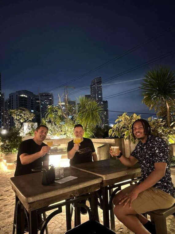 makati-bar-hopping-tour-with-venus