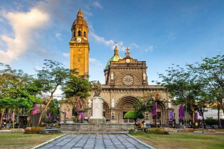 manila-highlights-walking-tour-with-a-guide