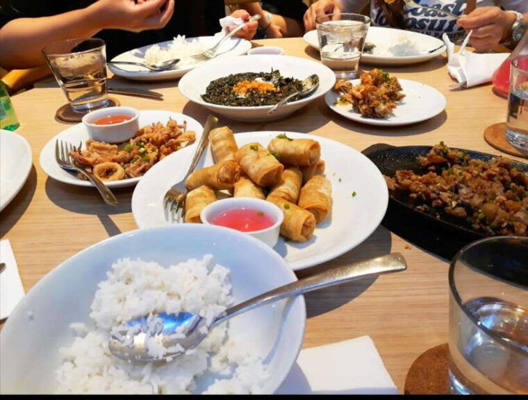 manila-intramuros-and-chinatown-food-tour-with-food-samples