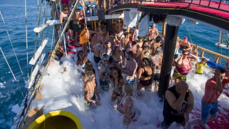 marmaris-pirate-boat-w-lunch-unlimited-drinks-foam-party
